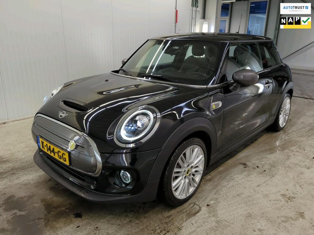 MINI Mini-Electric - Essential 33 kWh ORG.NED / NAP / CAMERA / STOELVERWARMING / LED / 17INCH / HALF-LEDER - AutoWereld.nl