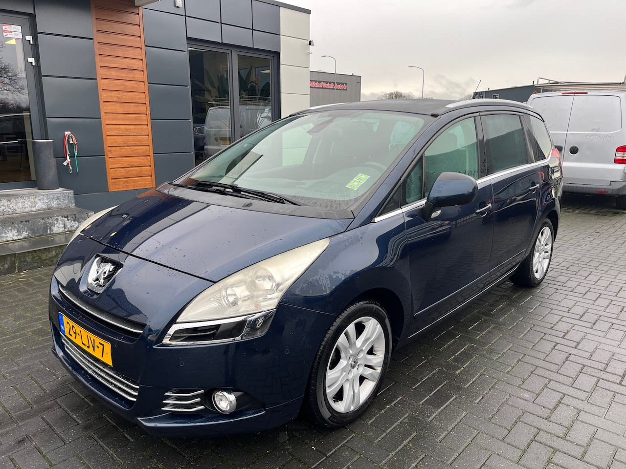 Peugeot 5008 - 1.6 THP Executive 7p.2010 - AutoWereld.nl