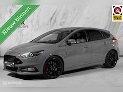 Ford Focus - 2.0 EcoBoost ST-3 RECARO|LED|CAMERA|CARPLAY|CRUISE|250PK|STOELVERWARMING|STUURVERWARMING