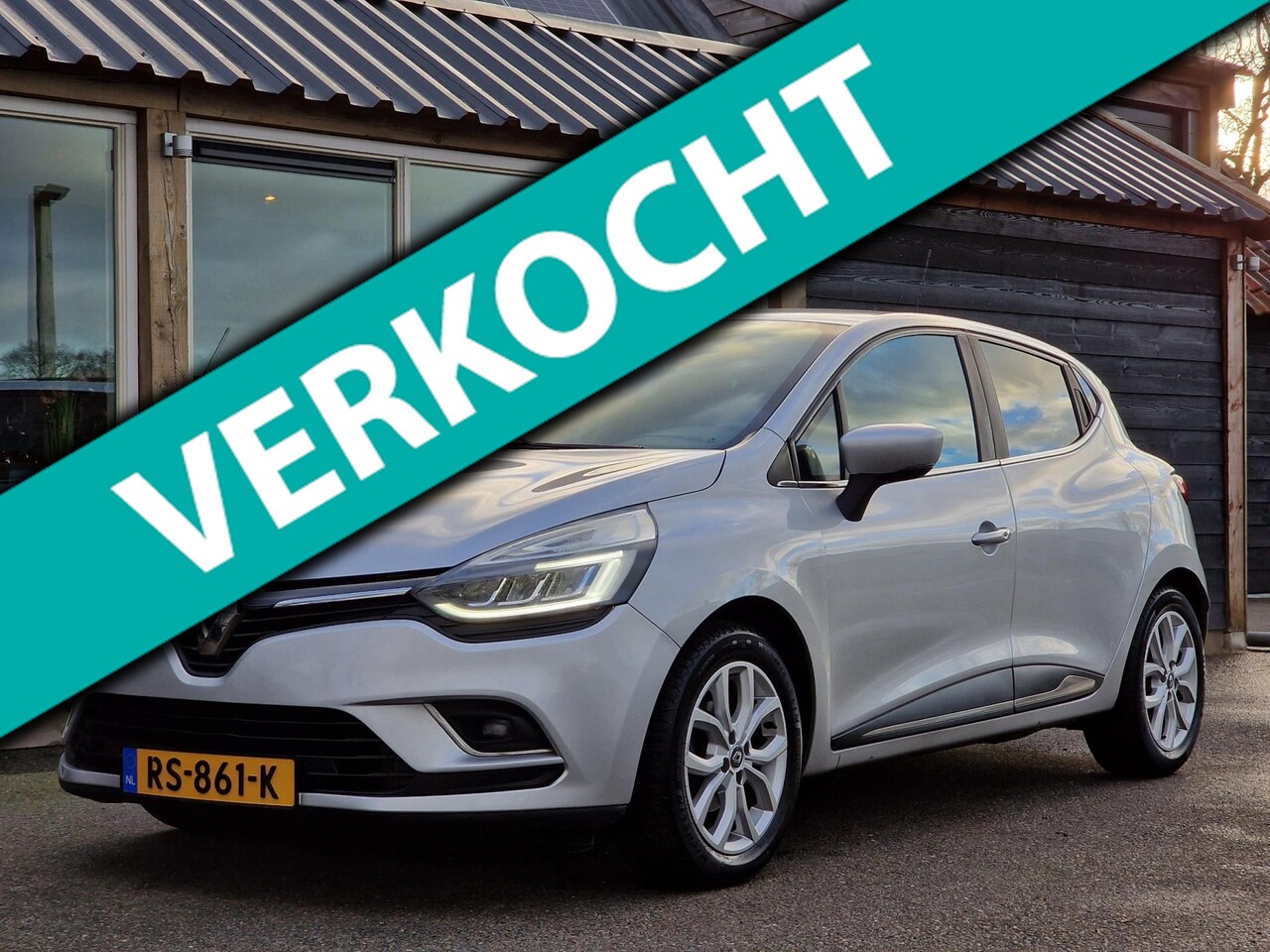 Renault Clio - 1.2 TCe Intens 1.2 TCe 120PK Intens (Trekhaak / Climate / Cruise / Keyless / Half leder / Led / Navigatie - AutoWereld.nl