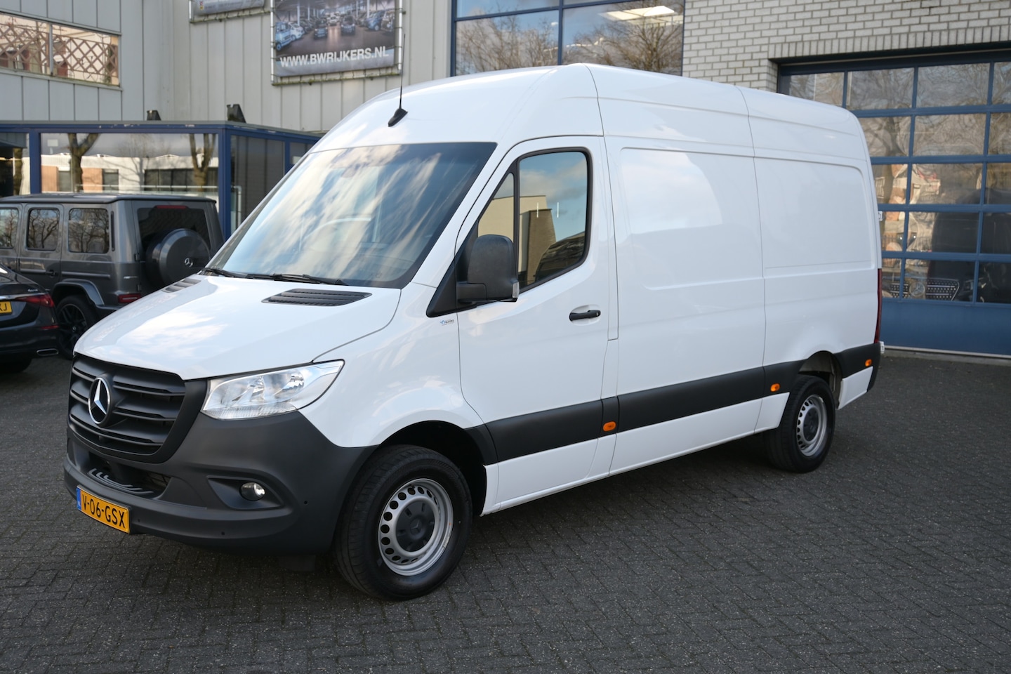 Mercedes-Benz Sprinter - 317 CDI L2H2 MBUX navigatie met 360 graden camera, Geveerde stoel, Etc. - AutoWereld.nl