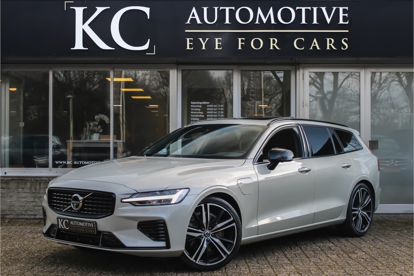 Volvo V60 - 2.0 T8 Recharge AWD R-Design| H/K | 360 | Pano | HuD - AutoWereld.nl