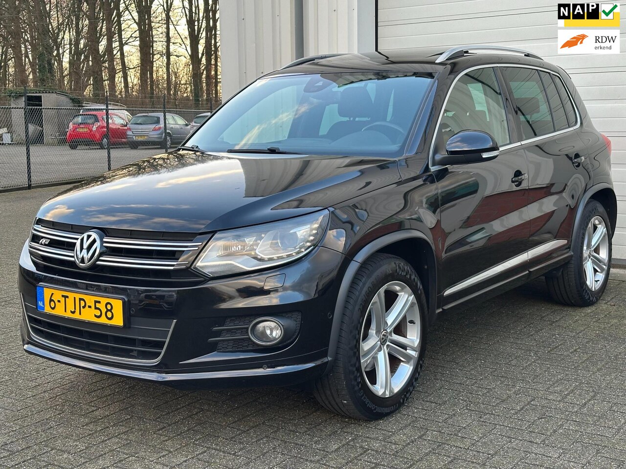 Volkswagen Tiguan - 1.4 TSI R-Line Edition 1.4 TSI R-Line Edition, Xenon, Panodak, Keyless, Navi, PDC, NAP ! - AutoWereld.nl