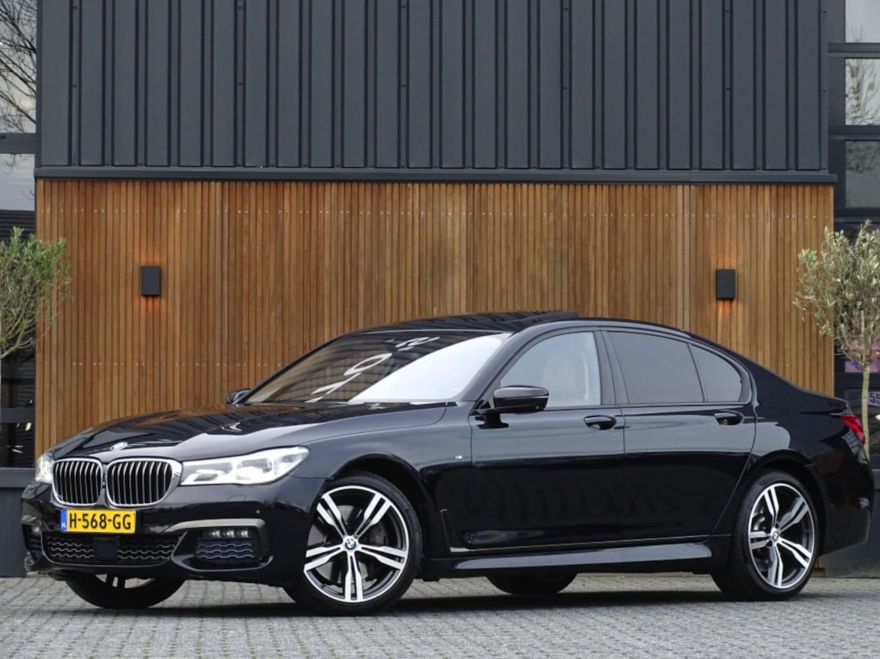 BMW 7-serie - 750i V8 TwinTurbo 449PK / M- Individual / B&W / LED - AutoWereld.nl