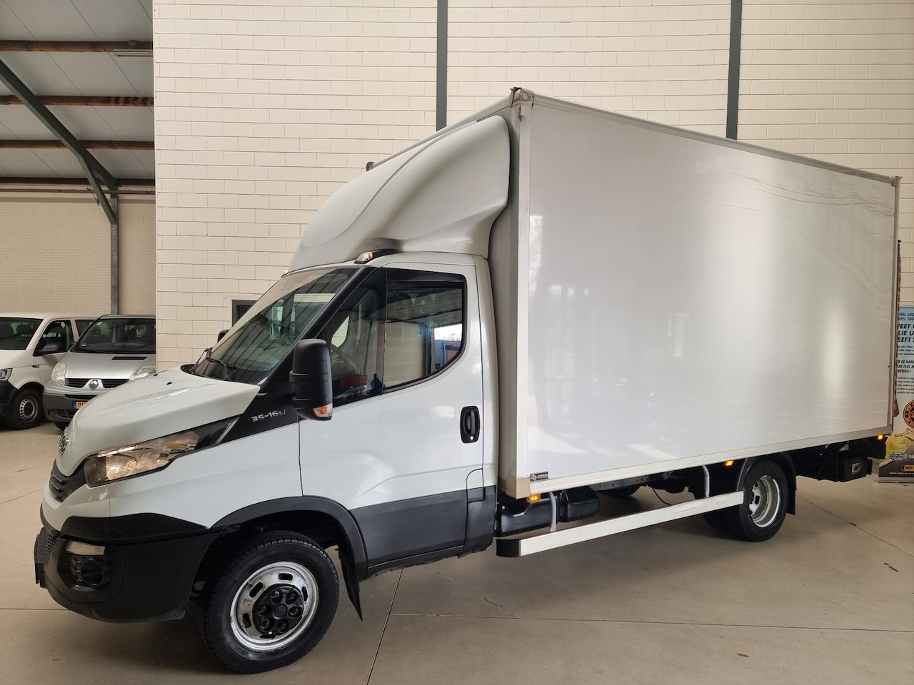 Iveco Daily - 35C16V 2.3 410 H2 Hi Matic / 1000 kilo laadlift / Ecc - AutoWereld.nl