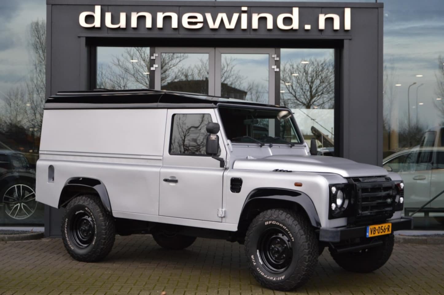 Land Rover Defender 110 - 110 HT 2.2d AIRCO*CV*Electische Ramen - AutoWereld.nl