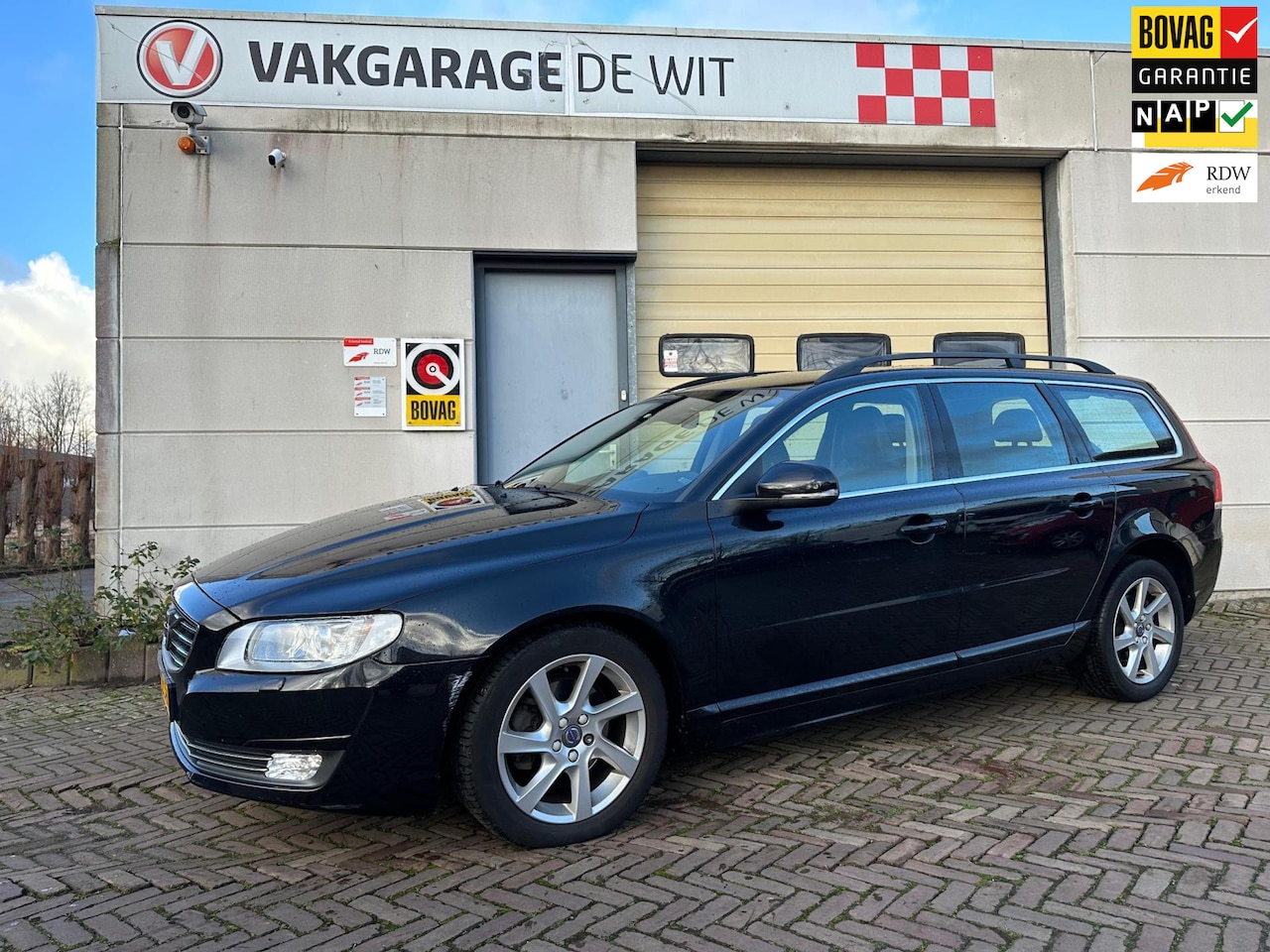 Volvo V70 - 1.6 T4 Nordic+ | Dealer onderhouden | NL auto - AutoWereld.nl