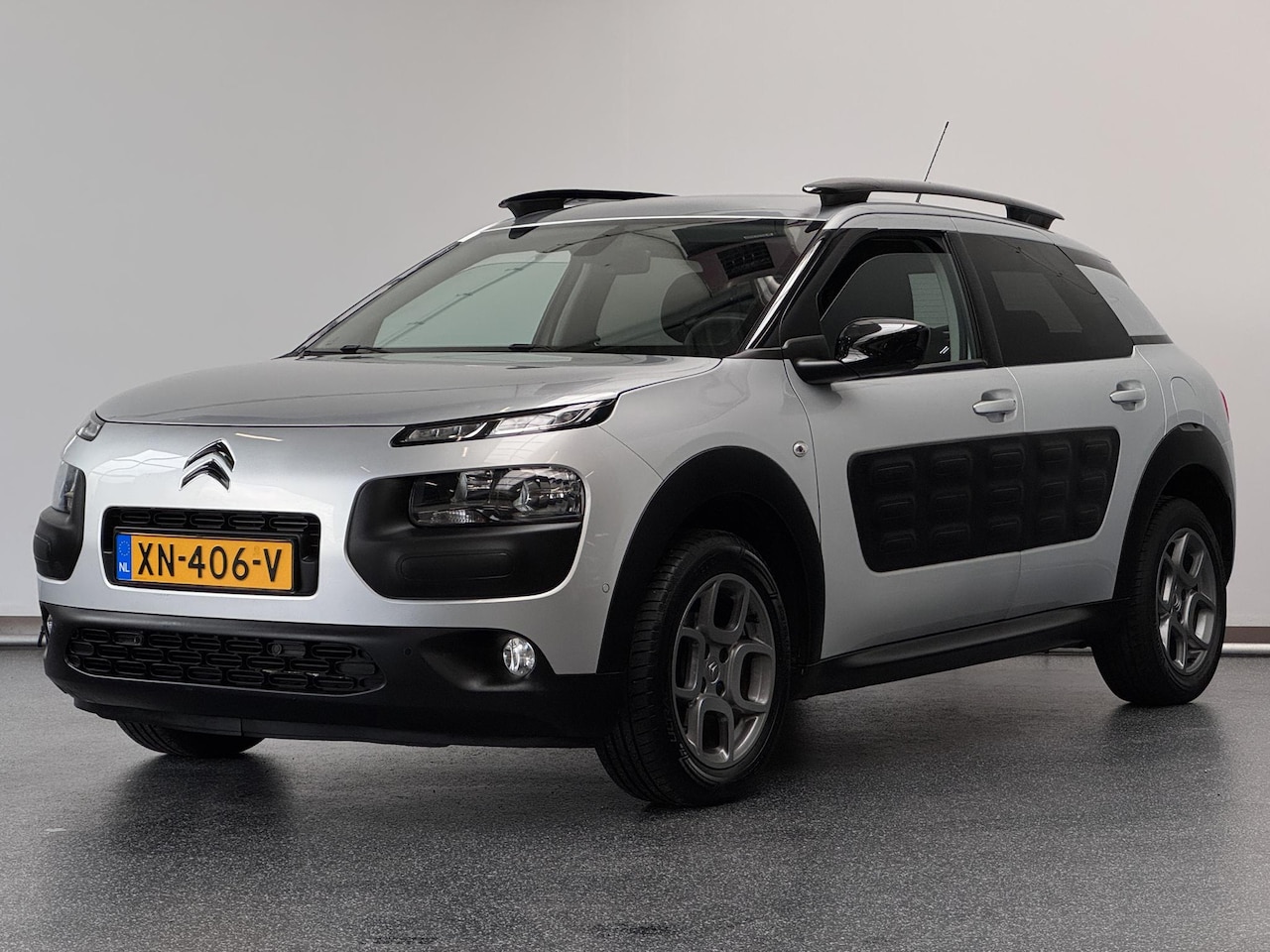 Citroën C4 Cactus - 1.2 PureTech One-Tone | Panorama | Camera | Navigatie - AutoWereld.nl