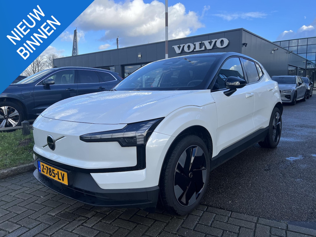 Volvo EX30 - Twin Motor Performance Plus 69 kWh TREKHAAL|19 INCH LM|HARMAN KARDON|BLISS|ADAPTIVE CRUISE - AutoWereld.nl