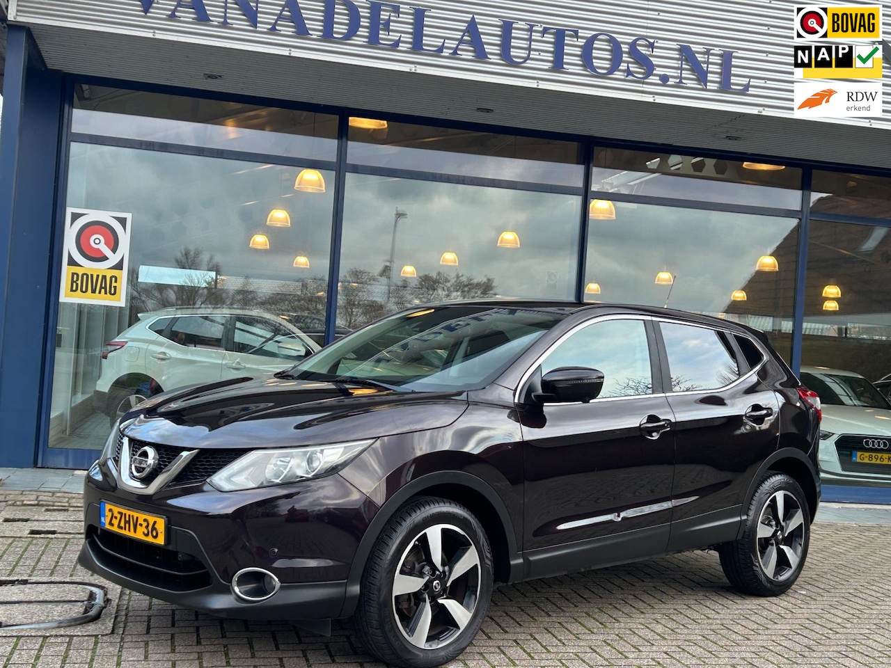 Nissan Qashqai - 1.5 dCi Connect Edition Navi Clima 360 Camera Park.Sens Lane-Assist Trekhaak NAP NL-Auto D - AutoWereld.nl