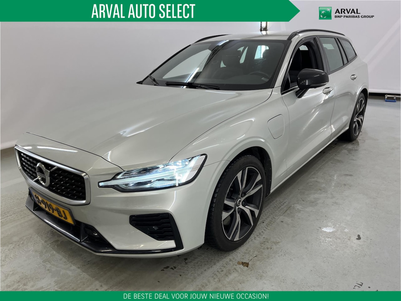 Volvo V60 - 2.0 T6 256pk Automaat Twin Engine AWD R-Design | Intellisafe Pro Line | Park Assist Line | - AutoWereld.nl