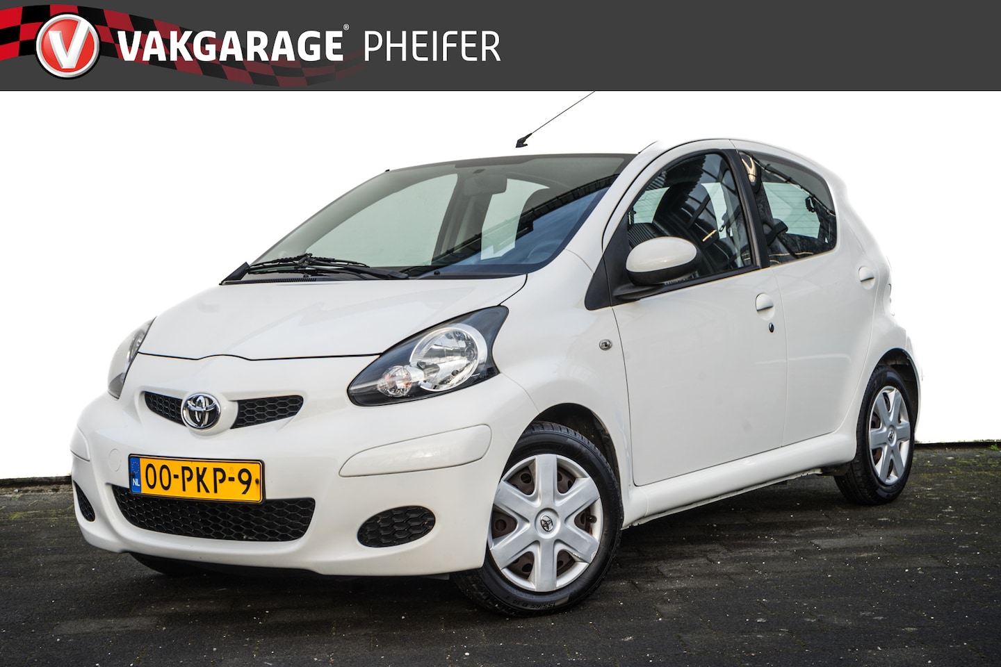 Toyota Aygo - 1.0-12V Comfort Navigator Full map navigatie/ Elek. ramen/ Radio-cd/ Isofix - AutoWereld.nl