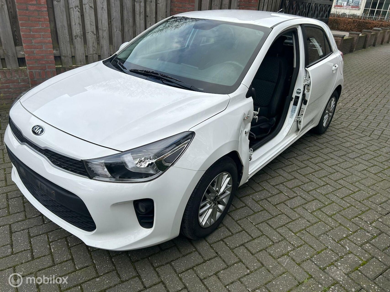 Kia Rio - 1.2 met lichte schade - AutoWereld.nl