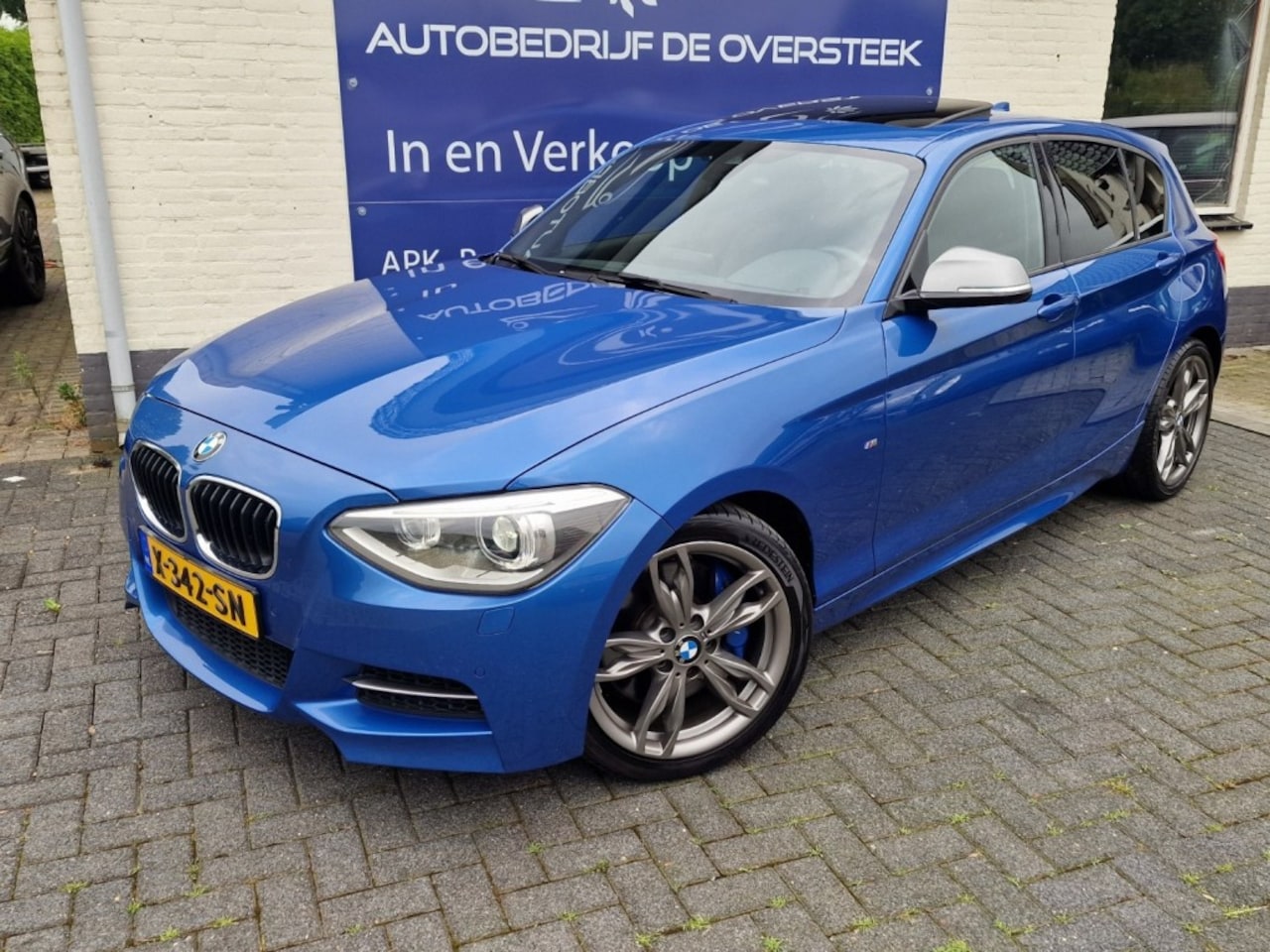 BMW 1-serie - M135i xDrive High Executive Automaat Schuifd. - AutoWereld.nl