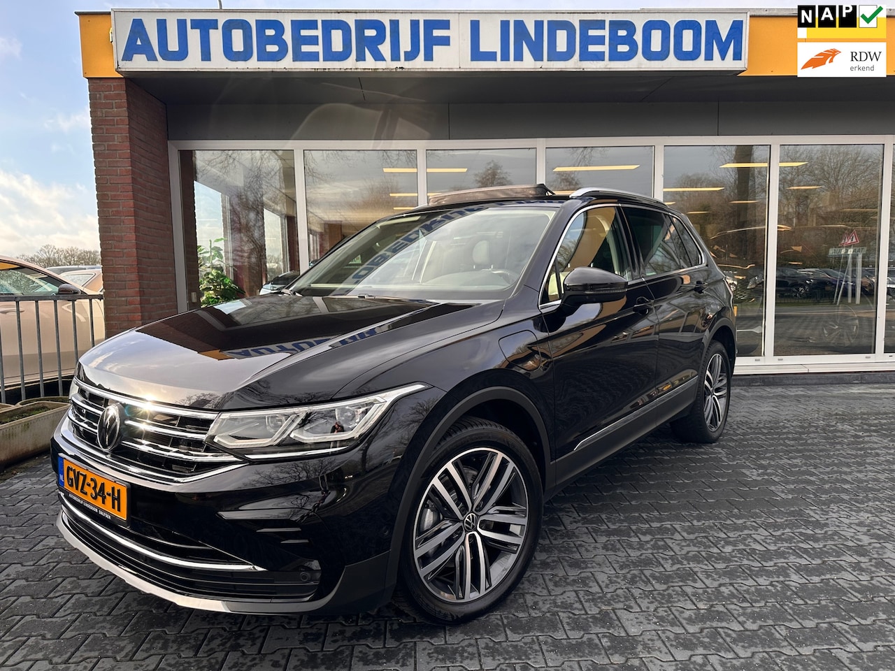 Volkswagen Tiguan - 1.4 TSI eHybrid R-Line IQ Light Panoramadak/virtual cockpit - AutoWereld.nl