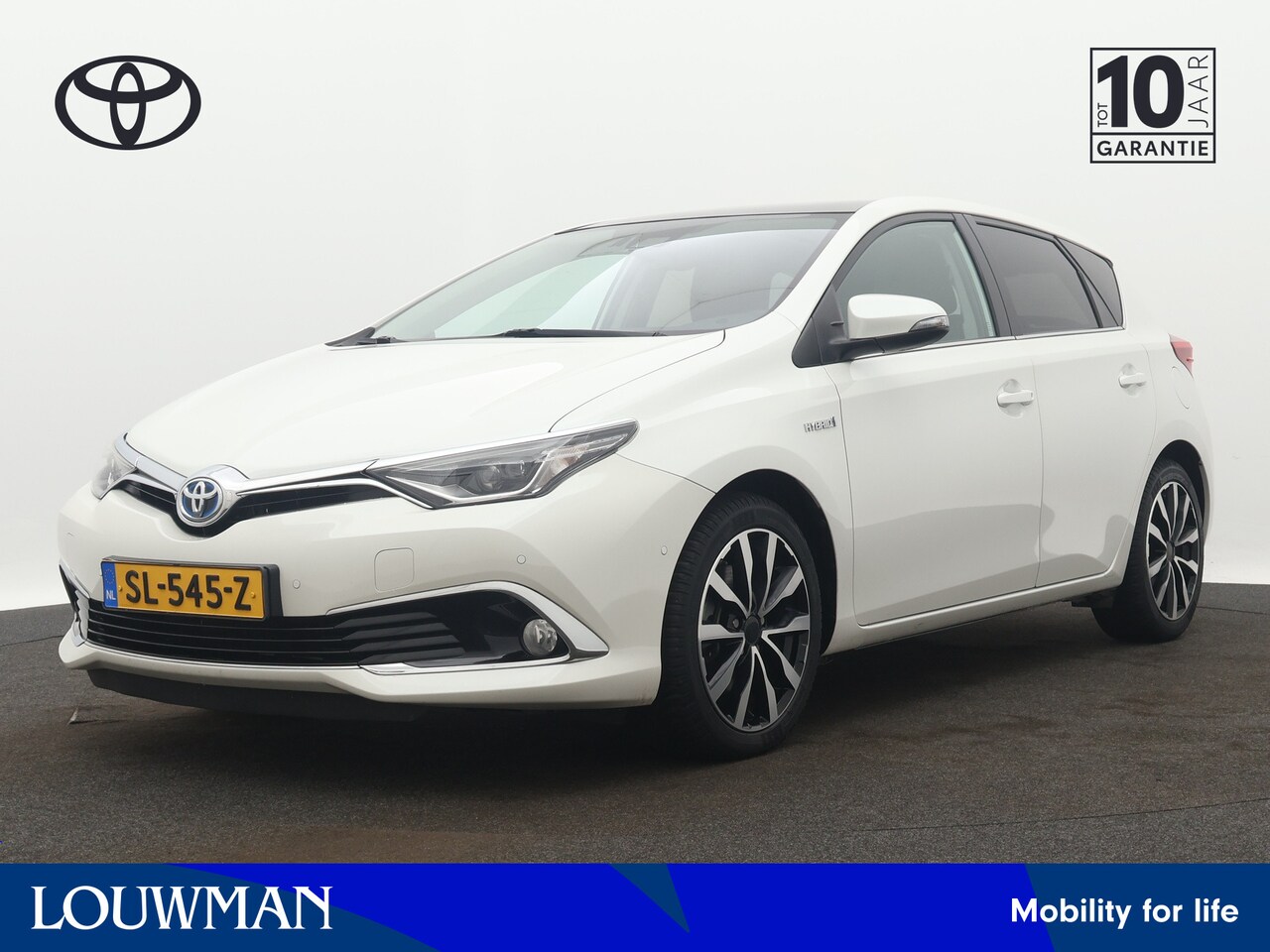 Toyota Auris - 1.8 Hybrid Executive | Panoramadak | Navigatie | Camera | LM Velgen | Stoelverwarming | Pa - AutoWereld.nl