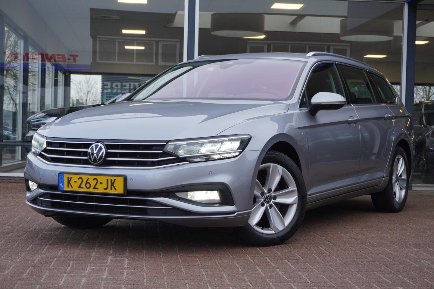 Volkswagen Passat Variant - 1.5 TSI Business | Automaat | Vol opties | 2021 | Facelift | Camera | Elek. pakket | Inrui - AutoWereld.nl