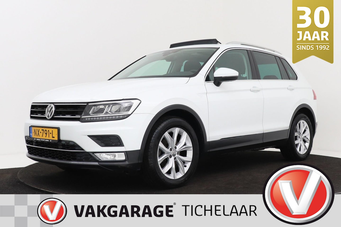 Volkswagen Tiguan - 1.4 TSI Highline | Uitklap Trekhaak | Panoramadak | Dealer Ond. | Adap. Cruise | Digital C - AutoWereld.nl