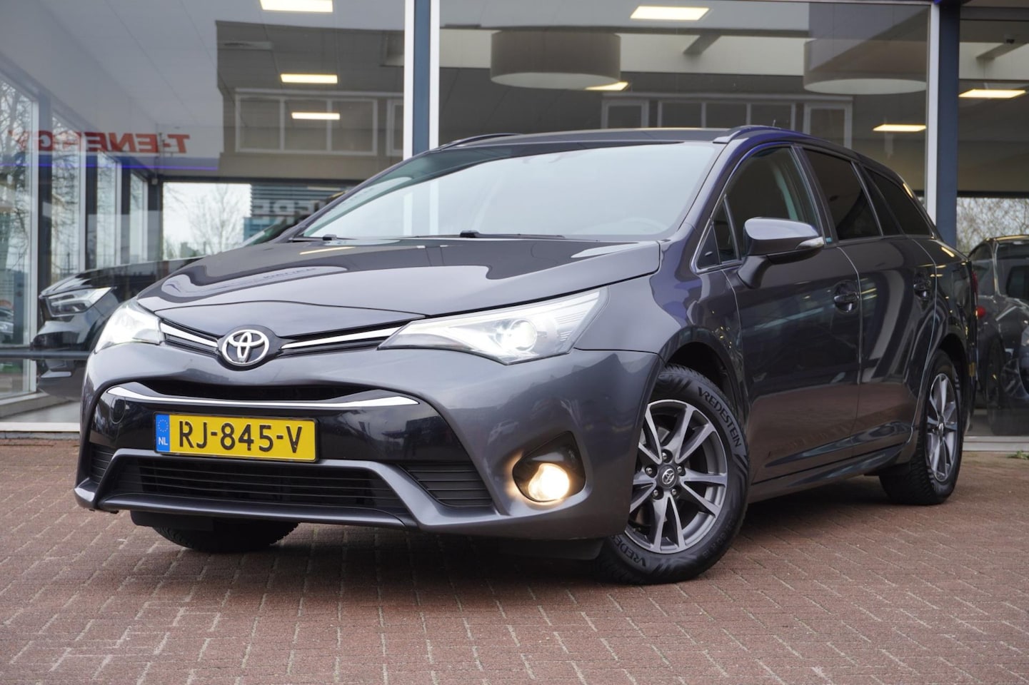 Toyota Avensis Touring Sports - 1.8 VVT-i Business Plus | Automaat | Airco | Dealerauto | Trekhaak | Inruil mogelijk - AutoWereld.nl