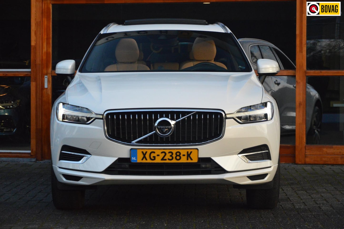 Volvo XC60 - T8 Hybride AWD Inscription | Bowers & Wilkins | Luchtvering | Head-up display | 360º Camer - AutoWereld.nl