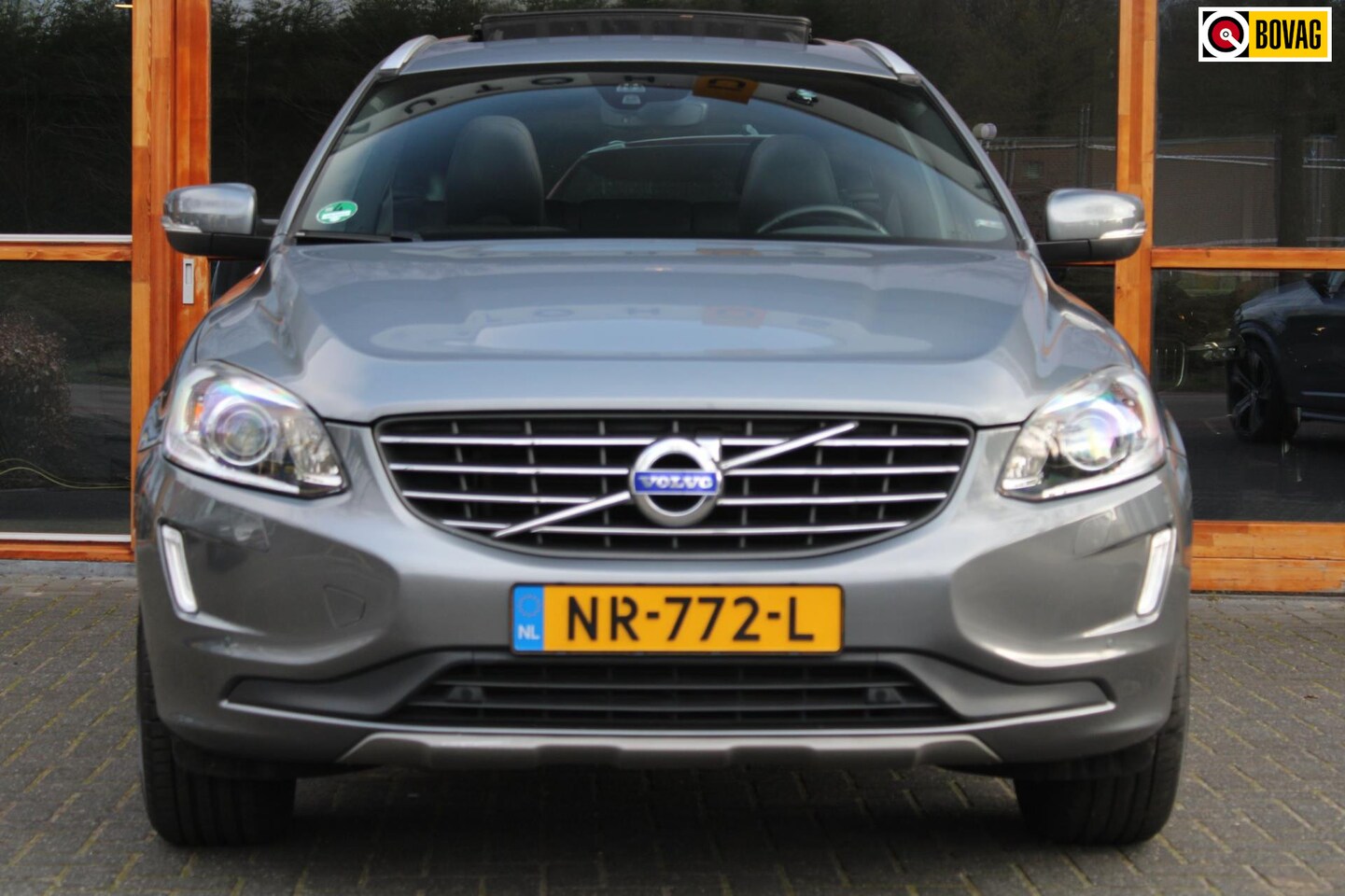 Volvo XC60 - T5 Automaat Polar+ | Panoramadak | Volvo on call | Standkachel | Camera| Perfect onderhoud - AutoWereld.nl