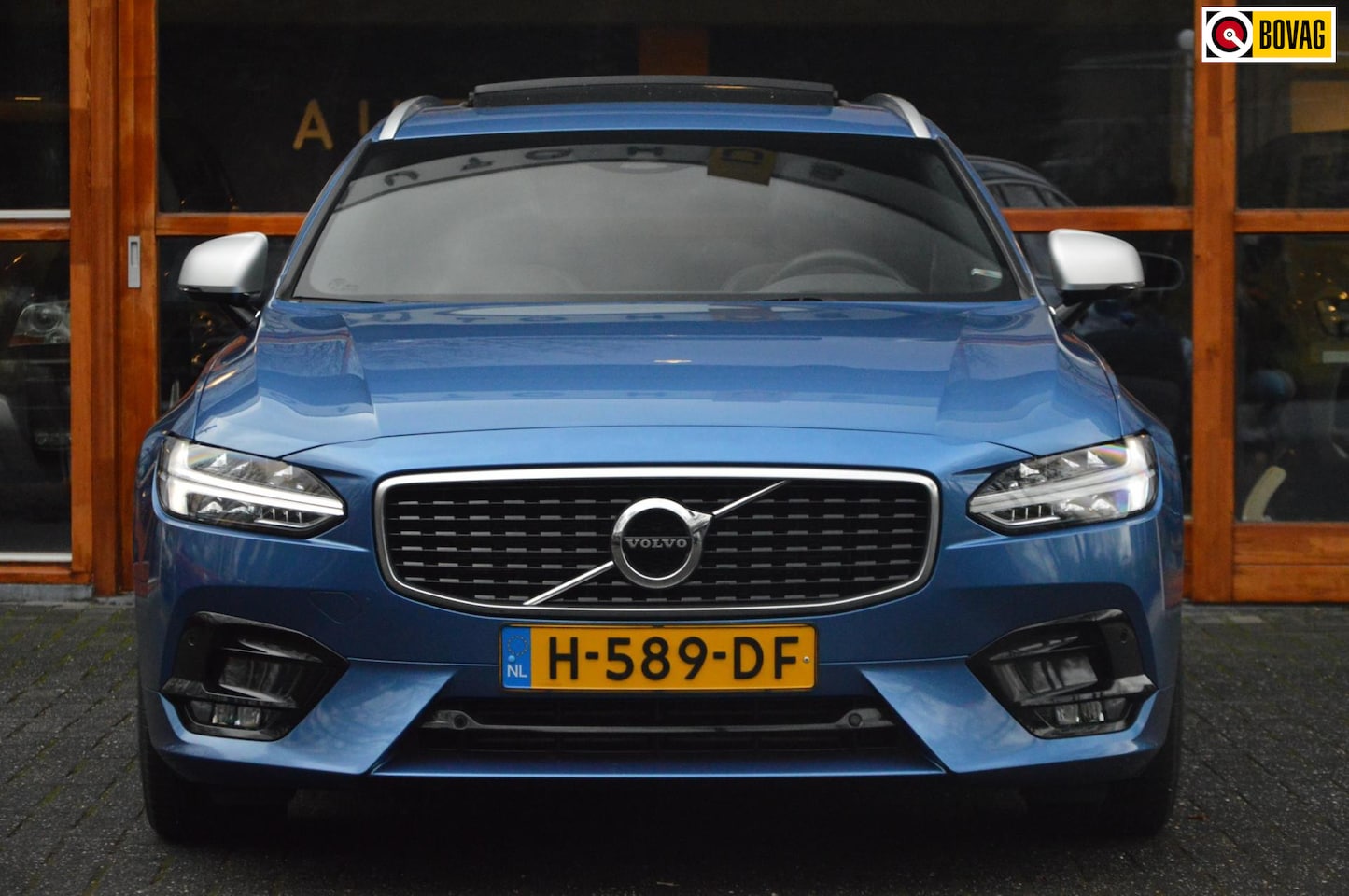 Volvo V90 - T4 R-Design | Panorama Schuif/Kantel Dak | Pilot-assist | Apple CarPlay | Head-Up Display - AutoWereld.nl