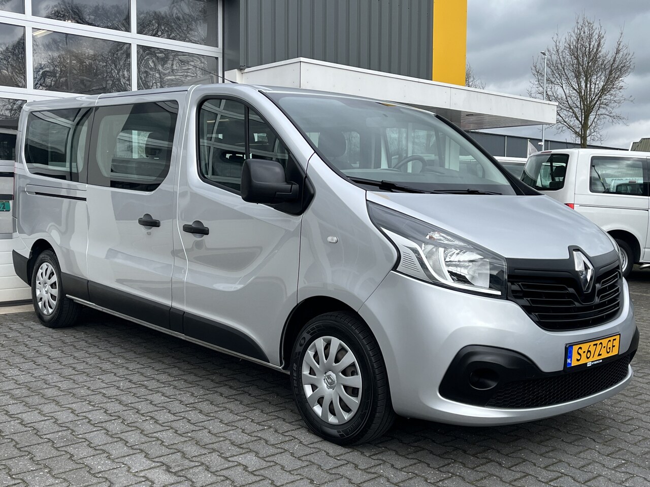 Renault Trafic Passenger - 8-9 persoons 1.6 dCi Grand Expression Energy BTW / BPM vrij marge Lengte 2 Airco Cruise co - AutoWereld.nl