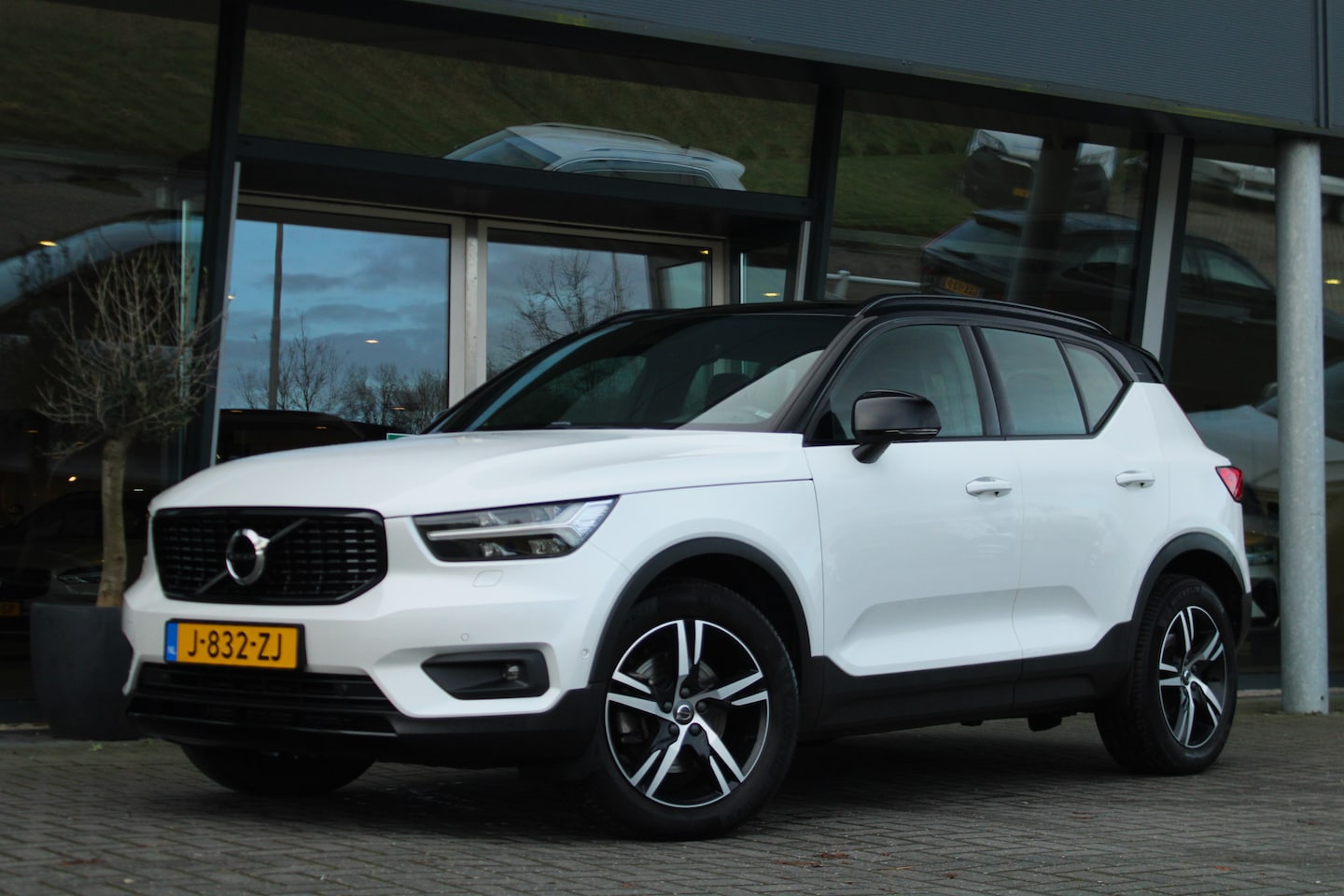 Volvo XC40 - T5 AWD R-Design | Adaptive Cruise| Panoramadak | Elek. Stoelen i.c.m. geheugen | Keyless | - AutoWereld.nl