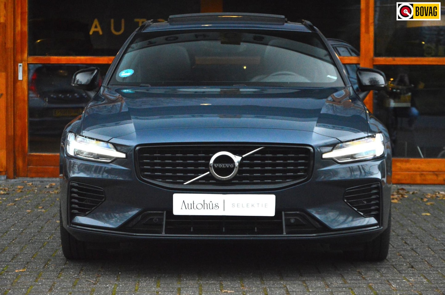 Volvo V60 - T6 Hybride AWD R-Design | Pilot-assist | Harman/Kardon | Trekhaak 2000KG | Stuur/Stoel Ver - AutoWereld.nl