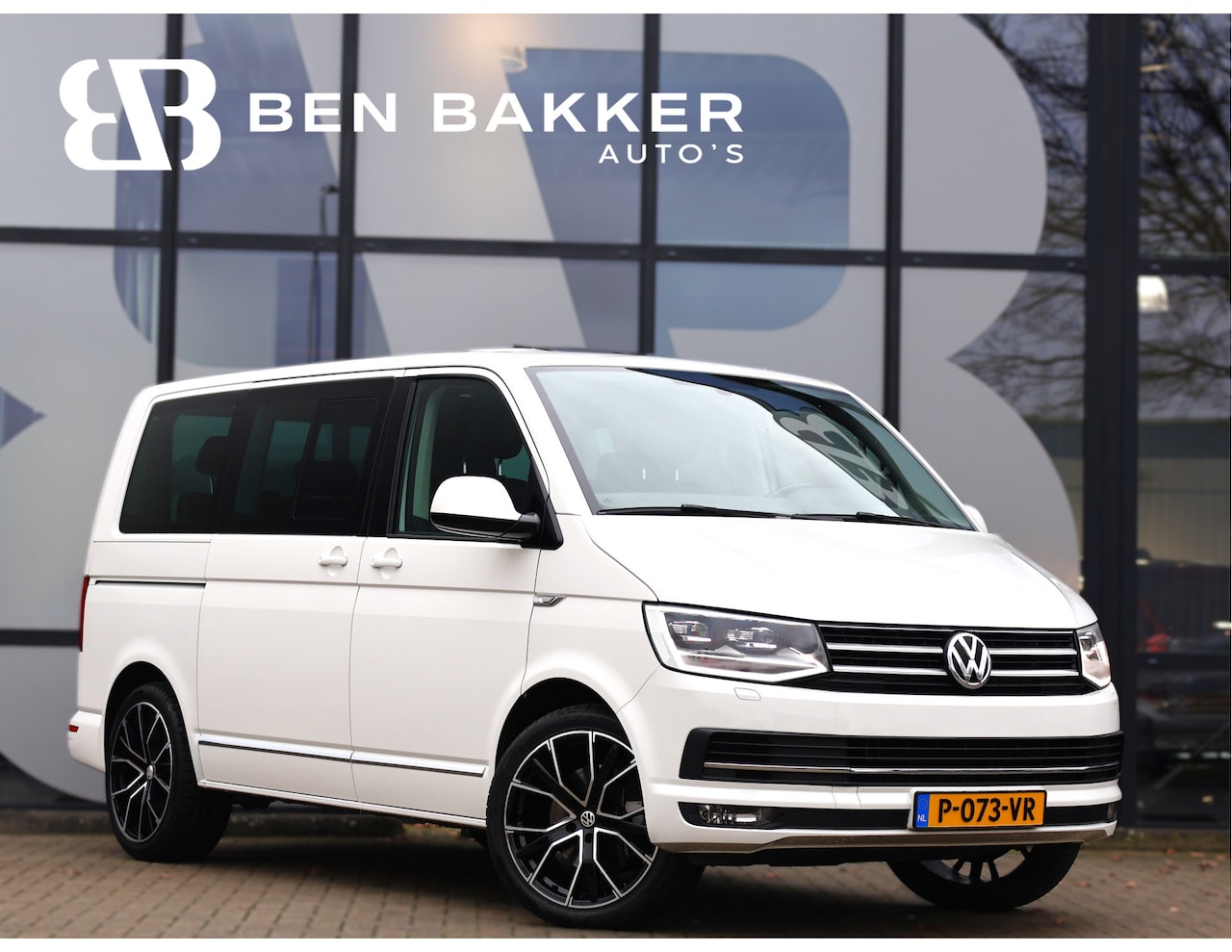 Volkswagen Transporter Kombi - Multivan 2.0 TDI 7 Persoons Highline *Carplay*Schuif-/kanteldak*Clima*Haak*Cam* - AutoWereld.nl