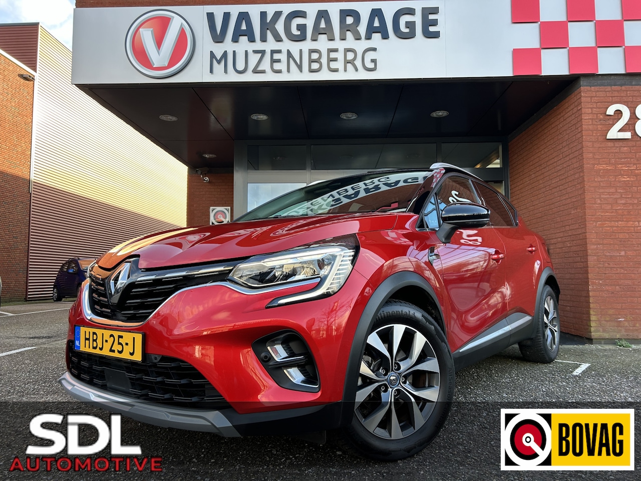 Renault Captur - 1.6 E-Tech Plug-in Hybrid 160 Intens / FULL LED // CAMERA+SENSOREN // HALF LEDER // BOSE A - AutoWereld.nl