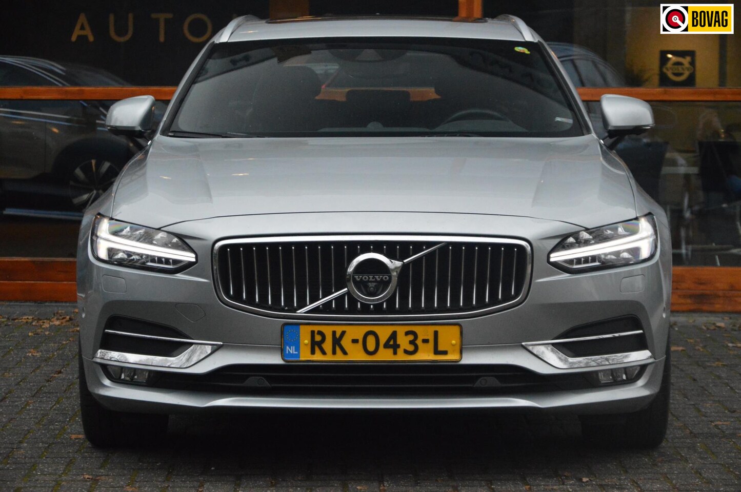 Volvo V90 - T4 Automaat Inscription| Luchtvering | Bowers en Wilkins | 360 camera | Trekhaak 1.800kg - AutoWereld.nl