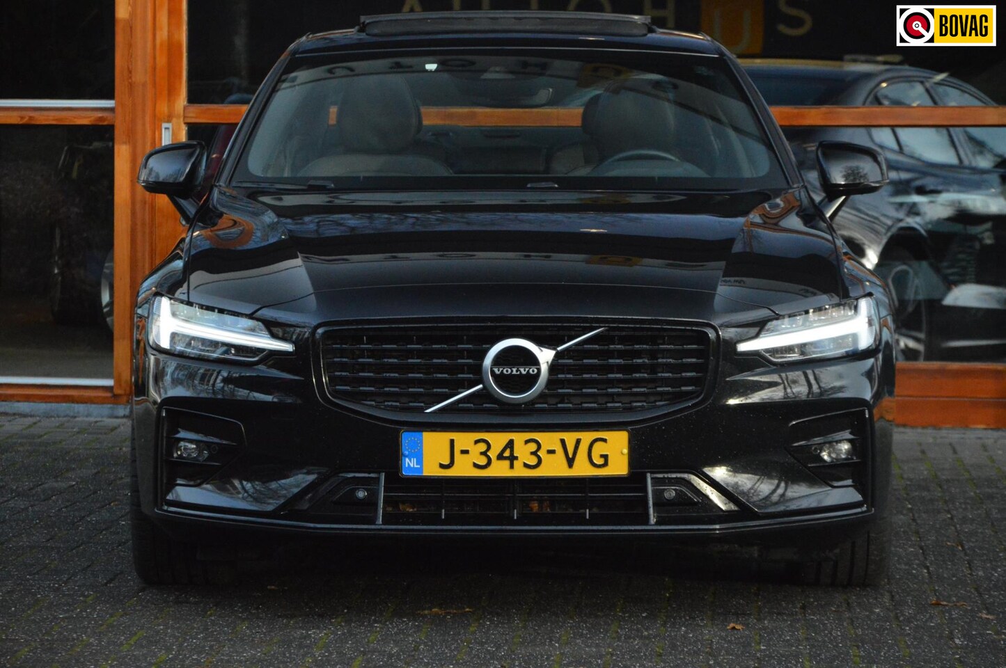 Volvo S60 - B3 R-Design | Pilot-assist | BTW | Panorama/Schuifkantel Dak | Stuur-Stoelverwarming | Har - AutoWereld.nl