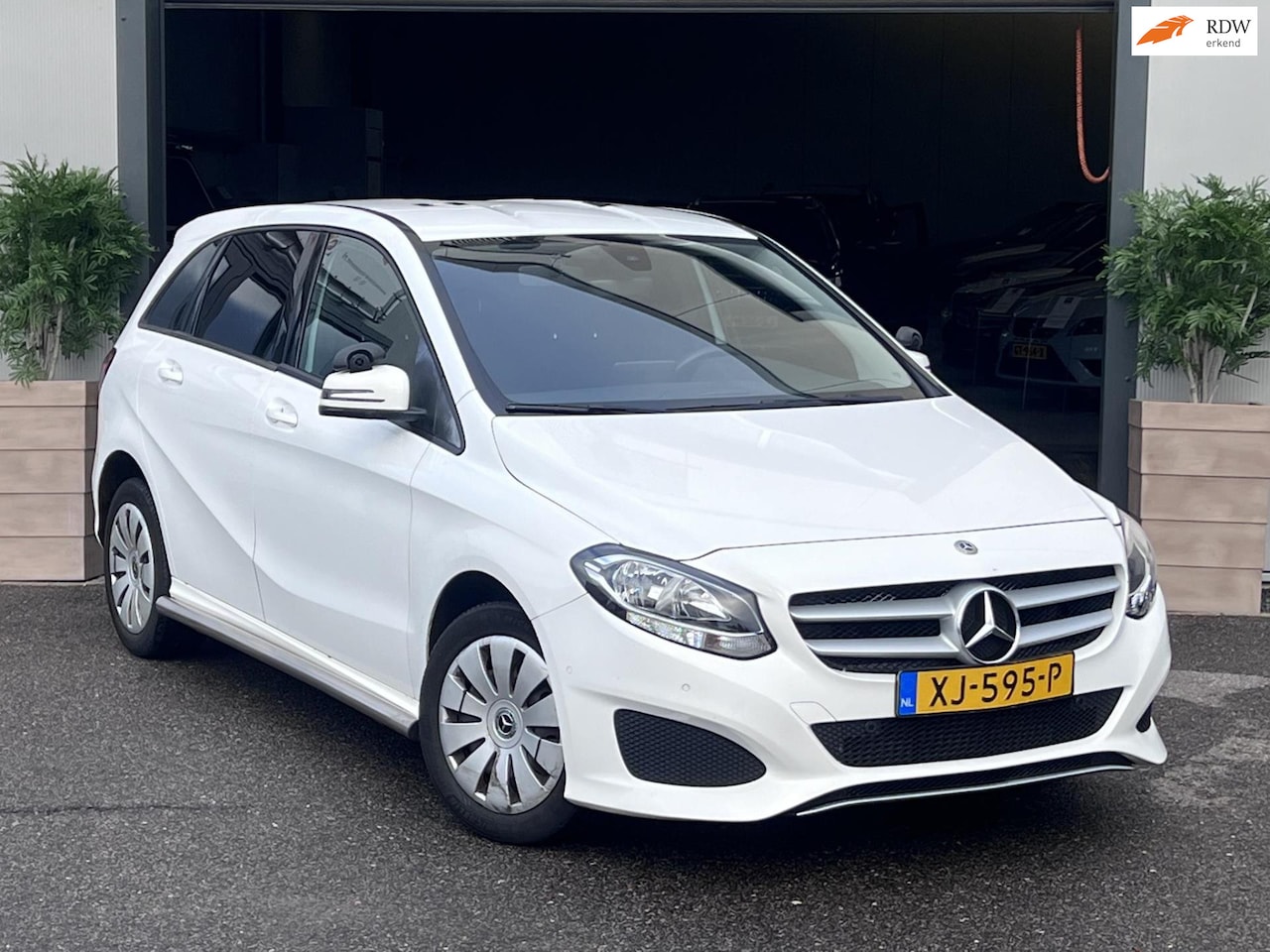 Mercedes-Benz B-klasse - 220 d Ambition / AUTOMAAT / AIRCO / EURO 6 / BLUETOOTH / NAP / - AutoWereld.nl