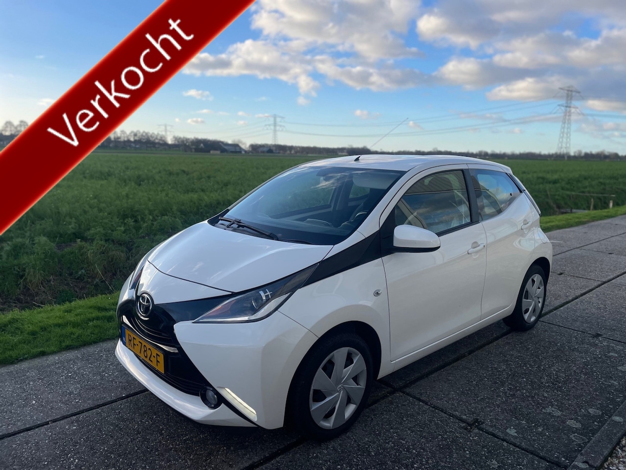 Toyota Aygo - 1.0 VVT-i x-play 1.0 VVT-i x-play, camera, apple carplay, cruise controle - AutoWereld.nl