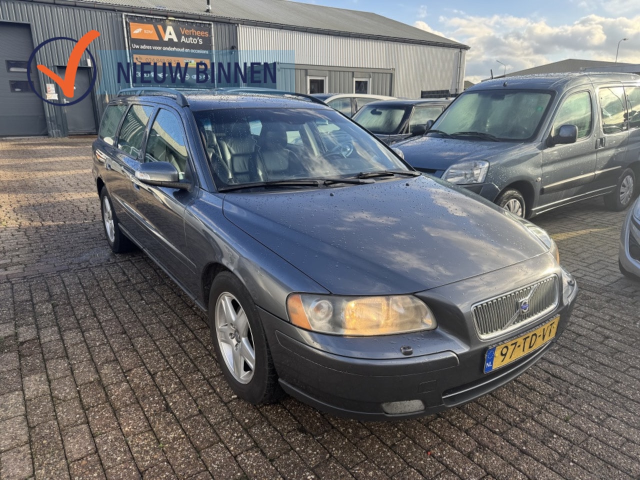 Volvo V70 - 2.4 D5 Edition II 2.4 D5 Edition II - AutoWereld.nl