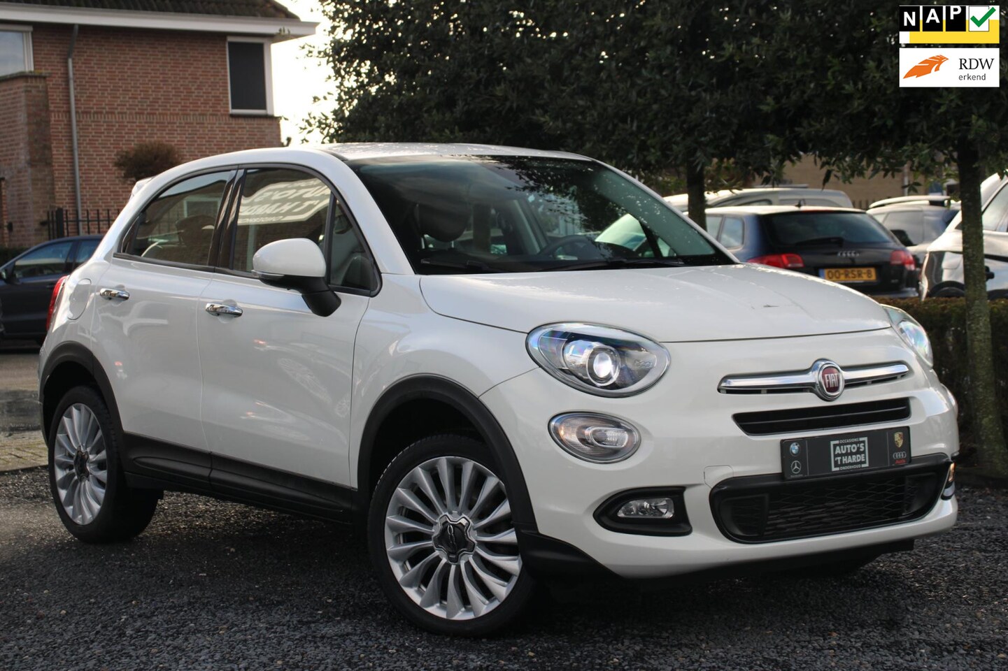 Fiat 500 X - 1.4 Turbo MultiAir Lounge 140 PK Aut. Xenon Camera Half/Leer Keyless 18'' - AutoWereld.nl