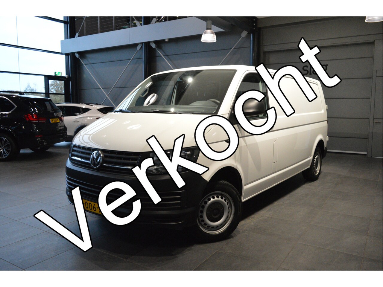 Volkswagen Transporter - 2.0 TDI L2H1 airco cruise trekhaak navi 150 pk !! - AutoWereld.nl