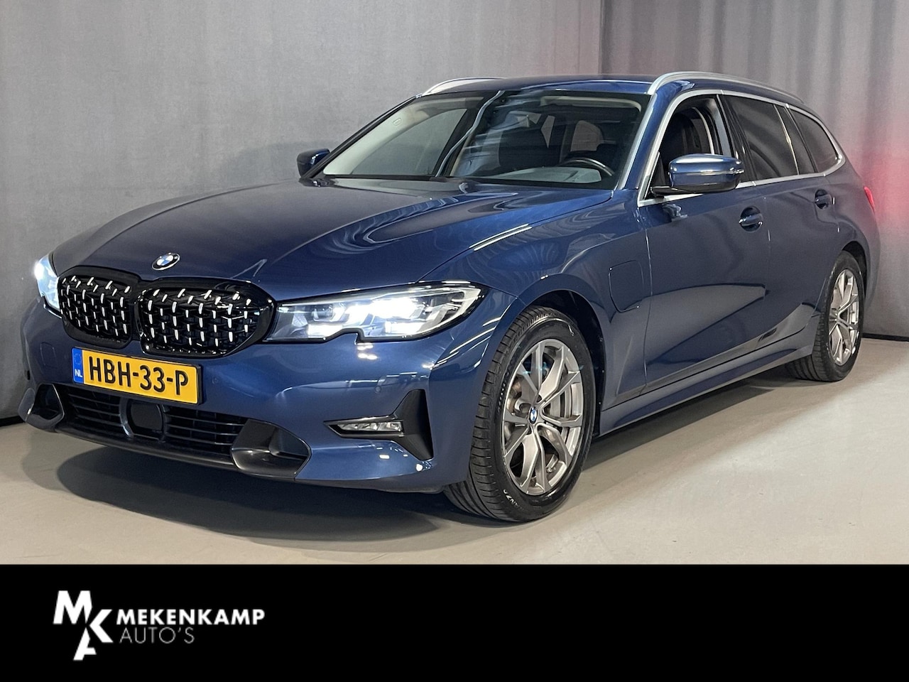 BMW 3-serie Touring - 330e Sport Line 17"/Dodehoek/Adaptieve cruise/Sfeerverlichting/Stoelverwarming/PDC v+a/Spo - AutoWereld.nl