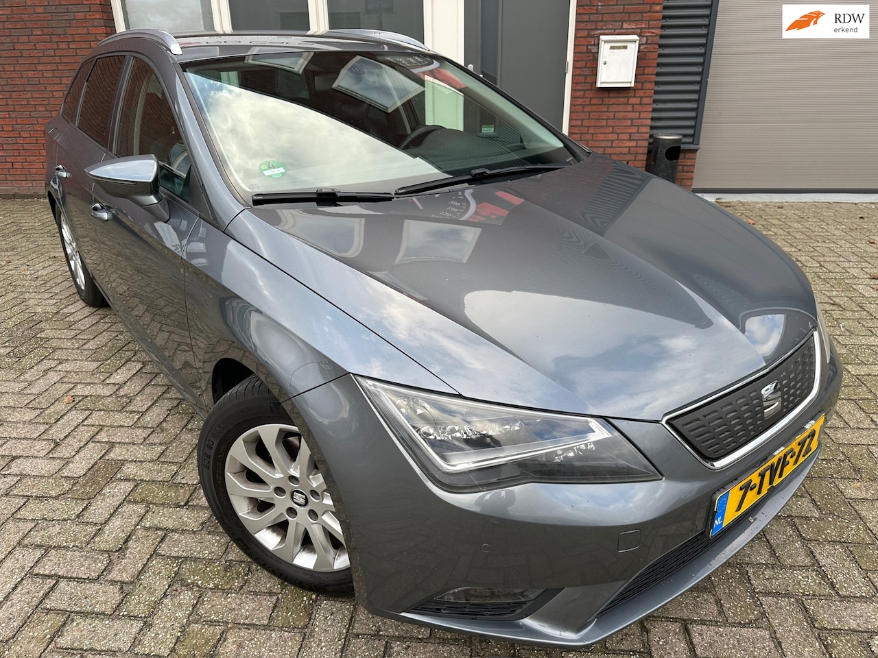 Seat Leon ST - 1.6 TDI Style Business Ecomotive / Navi / Leder / PDC / Cruise - AutoWereld.nl