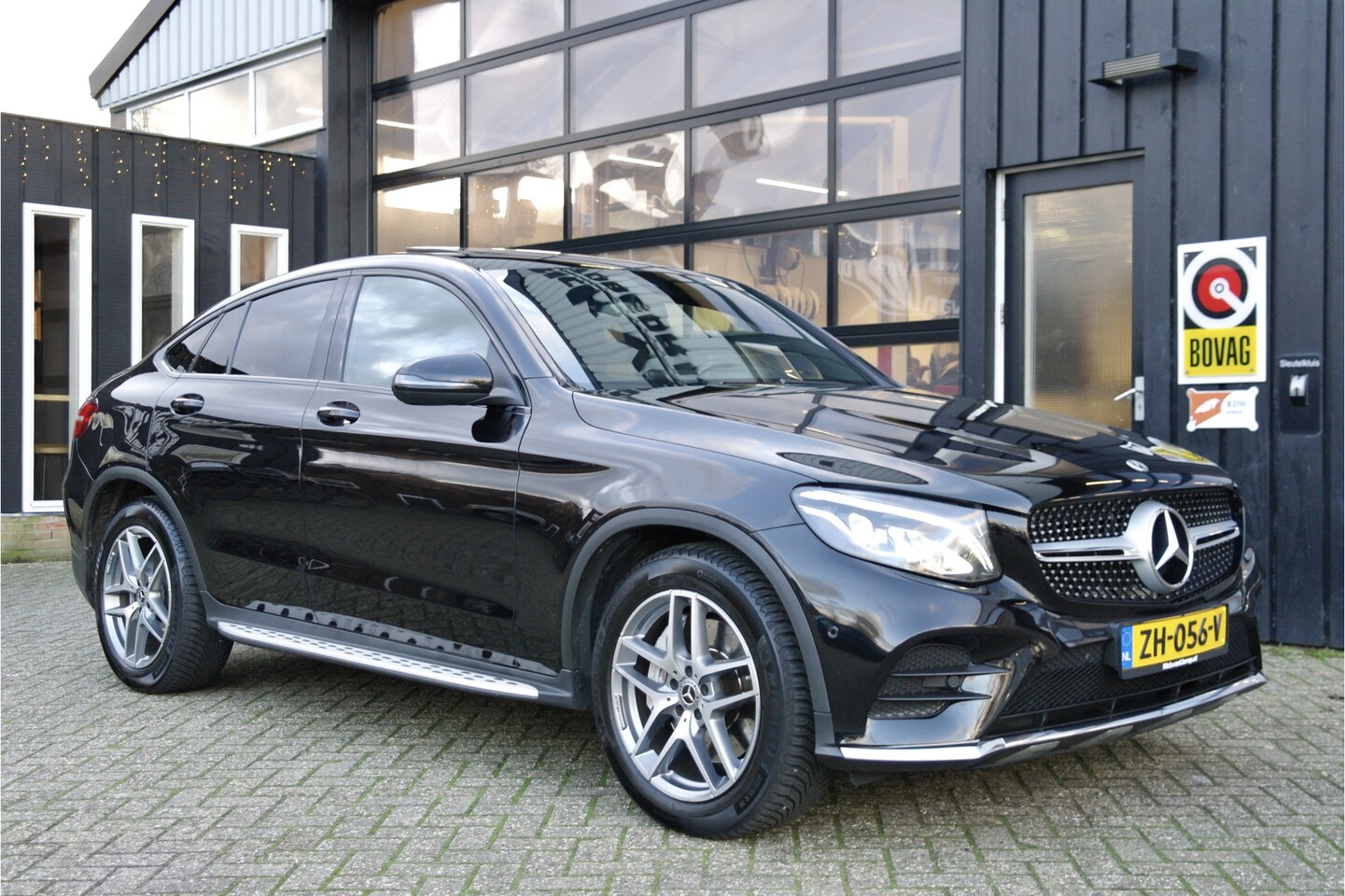 Mercedes-Benz GLC-klasse Coupé - 220 d 4MATIC Business AMG-Pakket | NL-Auto | Camera | Schuifdak | Trekhaak - AutoWereld.nl