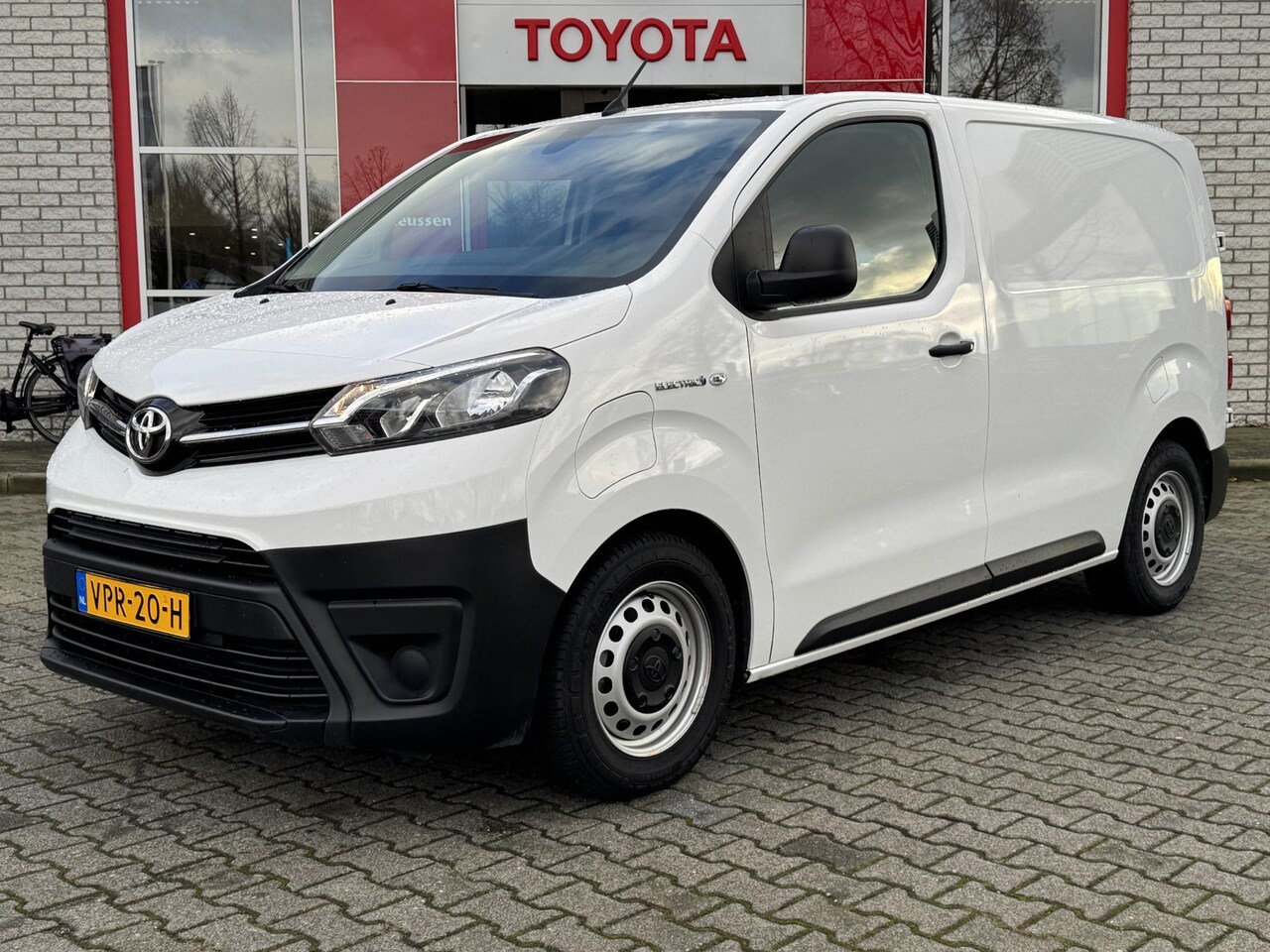 Toyota ProAce Electric Compact - LIVE NL-AUTO AIRCO BLUETOOTH APPLE/ANDROID CRUISE PARK-SENSOREN - AutoWereld.nl