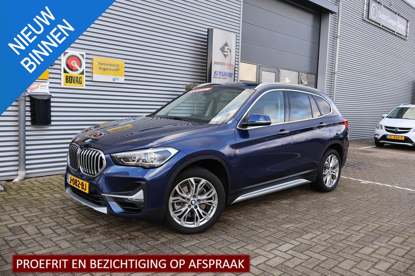 BMW X1 - sDrive20i Automaat | Navi | Stoelverwarming voor | Parkeersensoren voor en achter | Head u - AutoWereld.nl