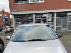 Volkswagen Polo - 1.4-16V Highline