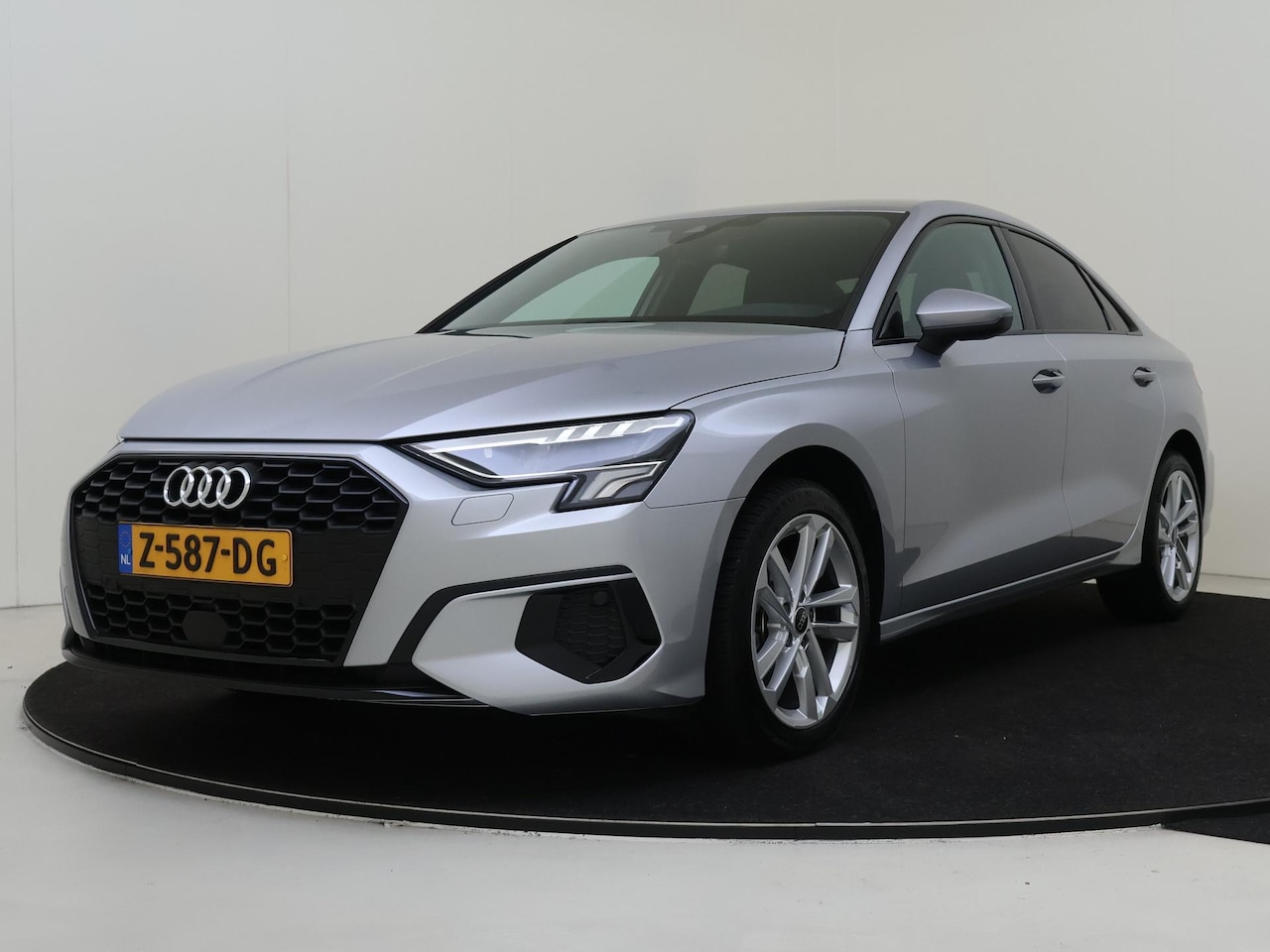 Audi A3 Limousine - 30 TFSI S edition | Stoelverwarming | Navigatie | Virtual cockpit pro | CarPlay | LED Verl - AutoWereld.nl