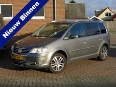 Volkswagen Touran - 1.4 TSI 140Pk Highline 7 Persoons * Trekhaak * Privacy glas * Parkeersensoren * Dakrails *