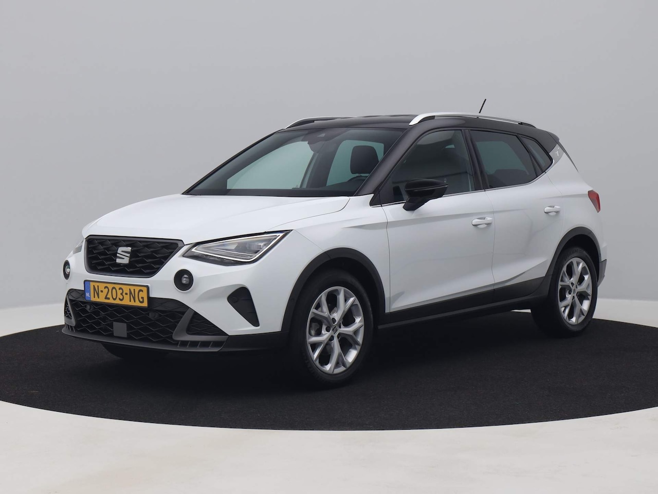 Seat Arona - 1.0 TSI FR Business Intense | CAMERA | TREKHAAK - AutoWereld.nl