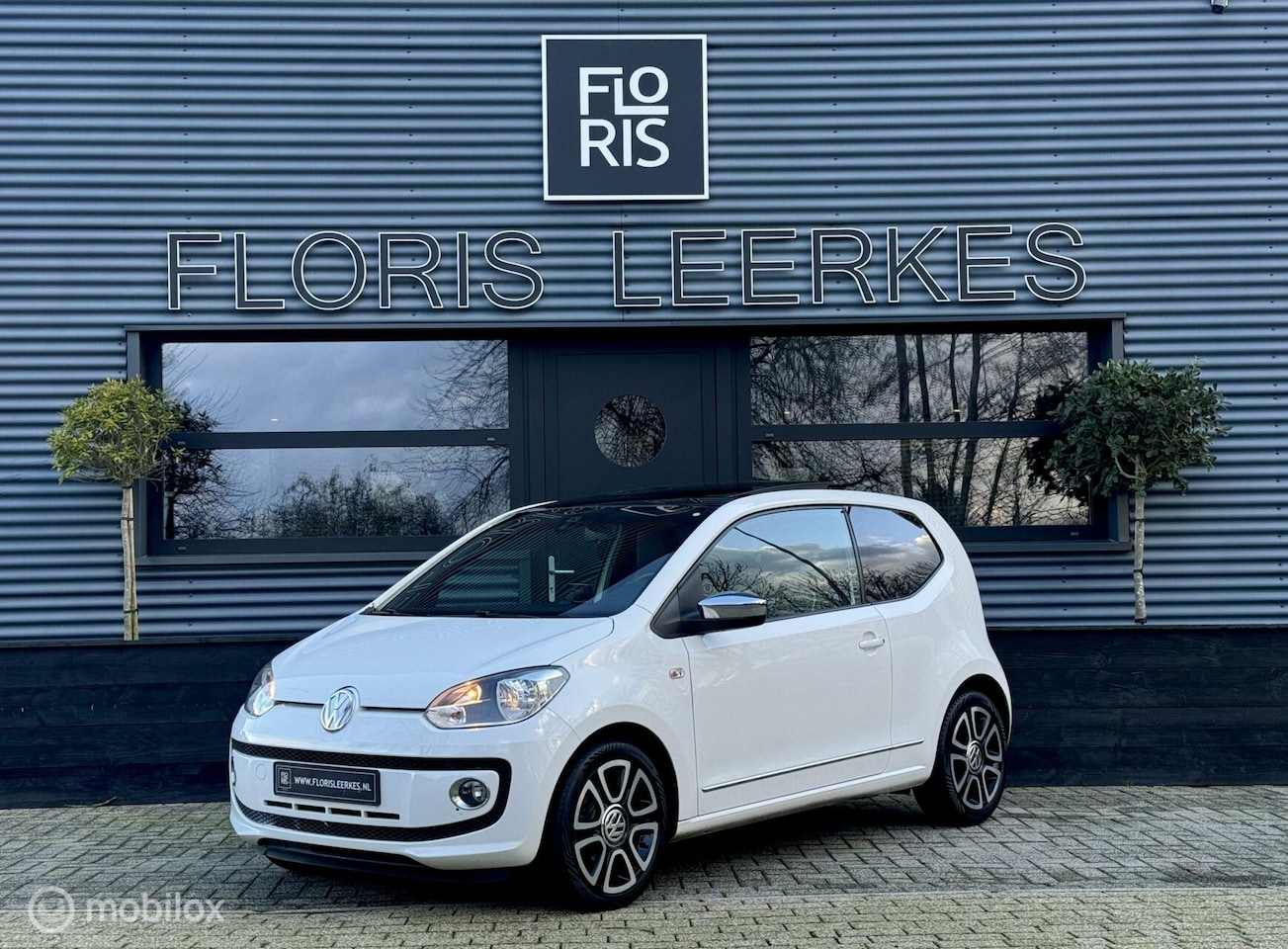 Volkswagen Up! - 1.0 high up! | Pano dak | Leer | Cruise | Navi - AutoWereld.nl