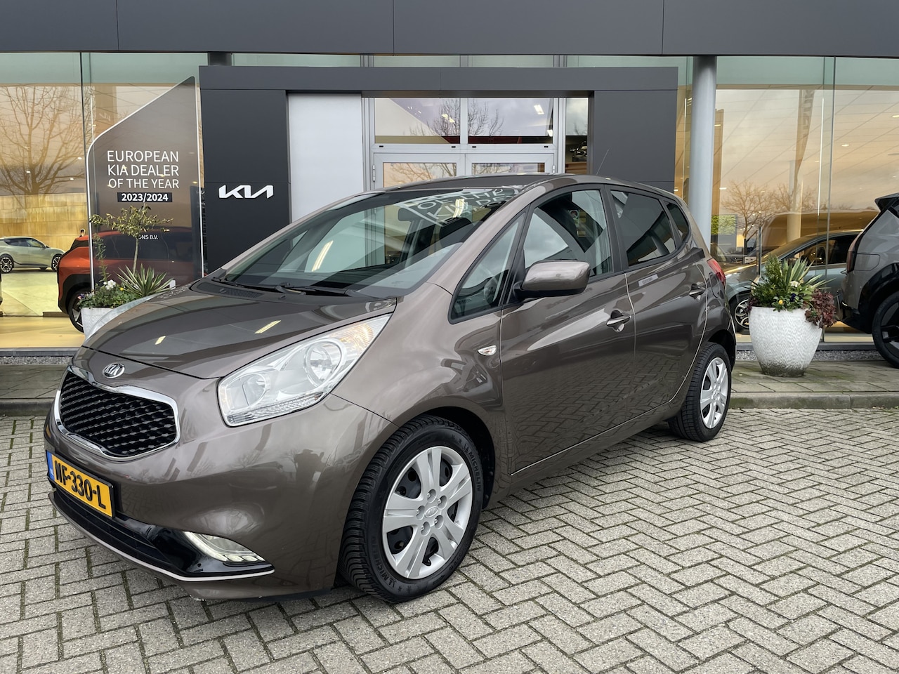 Kia Venga - 1.4i DynamicPLusLine 1e eigenaar // 70.000km // navigatie + camera info Roel 0492-588951 - AutoWereld.nl