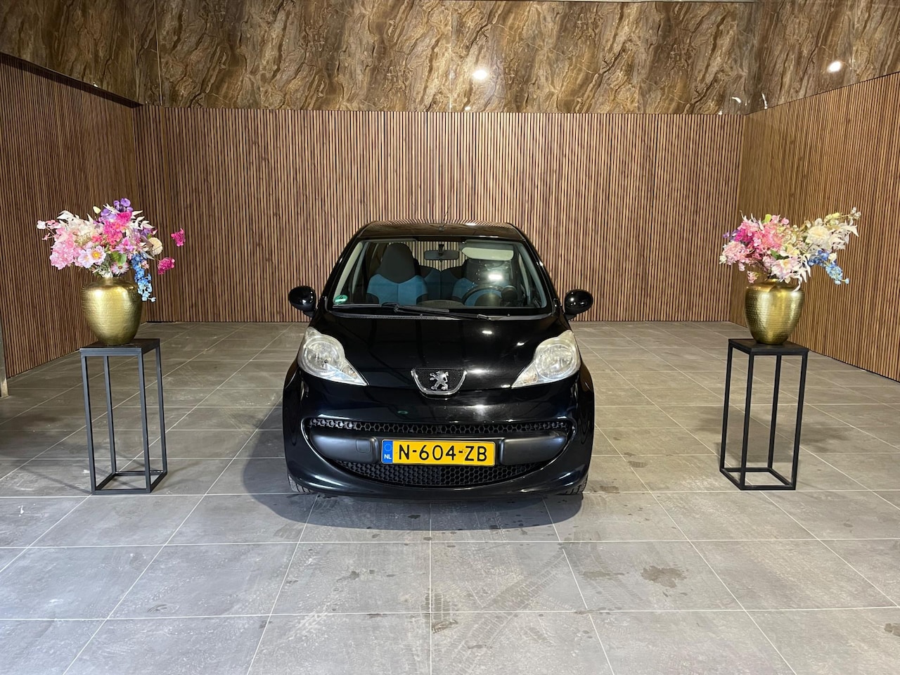 Peugeot 107 - 1.0-12V XR 119.000 Nap Nw Apk Airco Zwart 2008 - AutoWereld.nl